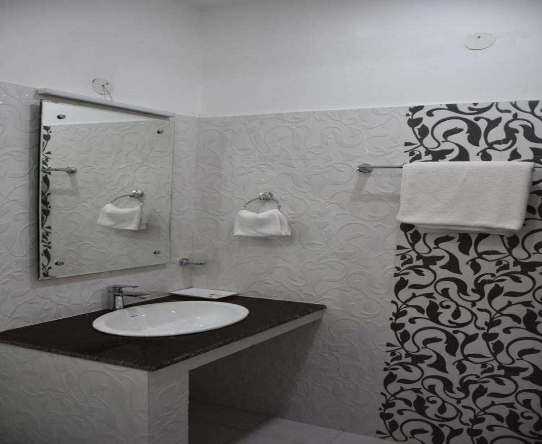 Hotel Kargil Heights מראה חיצוני תמונה